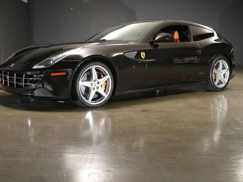 Used 2016 Ferrari FF image 32