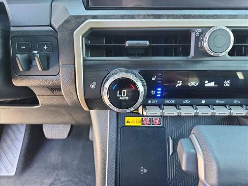 Used 2025 Toyota Tacoma Limited AWD/4WD image 18