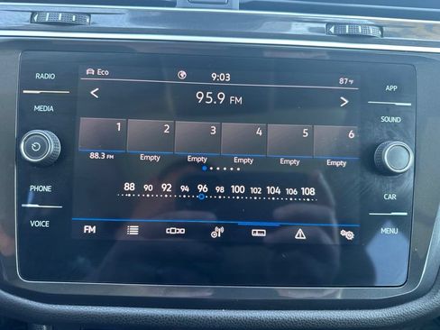 Used 2024 Volkswagen Tiguan SE w/ Panoramic Sunroof Package AWD/4WD image 24