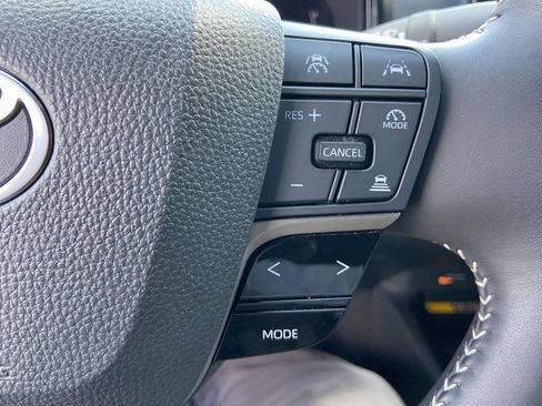 Used 2025 Toyota Camry SE w/ Convenience Package FWD image 33