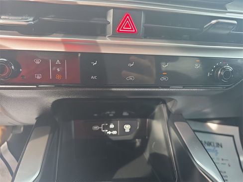 Certified 2025 Kia Sorento LX image 18