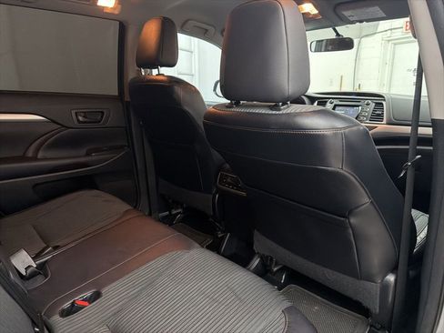 Used 2015 Toyota Highlander Plus image 29