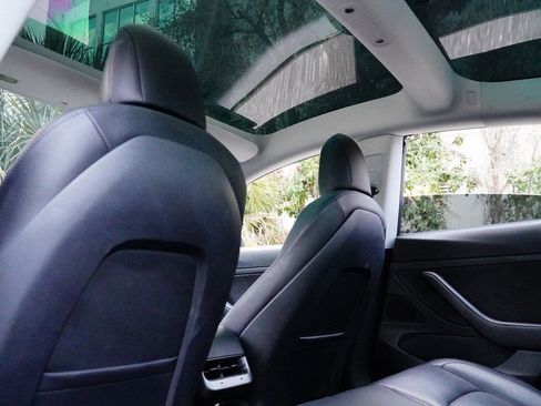 Used 2021 Tesla Model 3 Standard Range Plus image 23