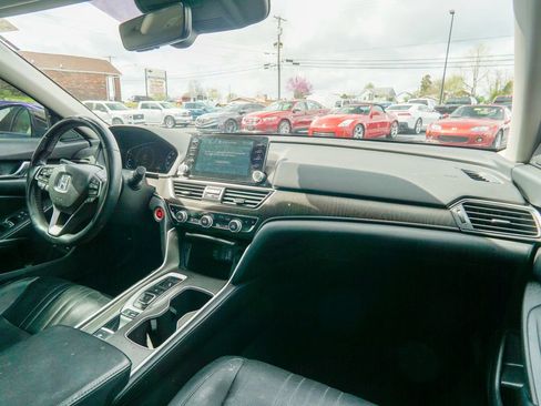 Used 2018 Honda Accord Touring image 14
