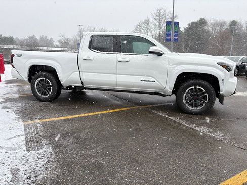 New 2025 Toyota Tacoma TRD Sport image 9