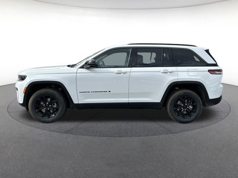 New 2026 Jeep Grand Cherokee Altitude image 2