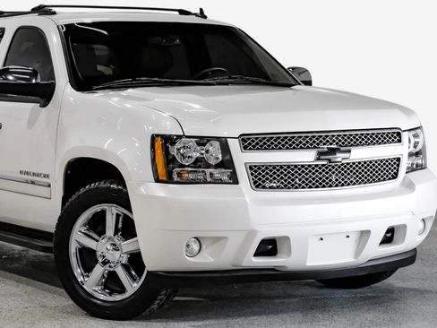 Used 2012 Chevrolet Avalanche LTZ image 13