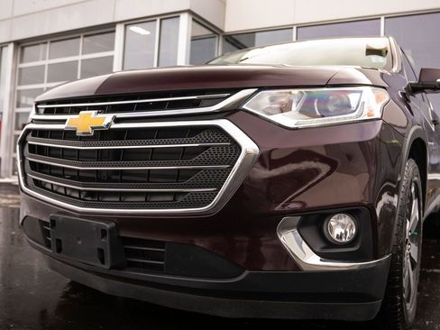 Used 2018 Chevrolet Traverse LT image 11