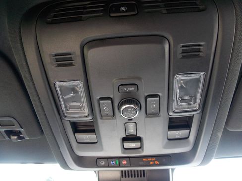 Used 2025 GMC Yukon AT4 w/ AT4 Premium Package AWD/4WD image 12