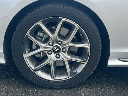 Used 2019 Hyundai Sonata Limited w/ Cargo Package FWD image 9