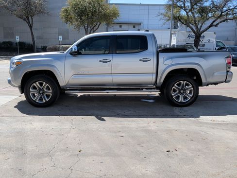 Used 2018 Toyota Tacoma Limited image 7