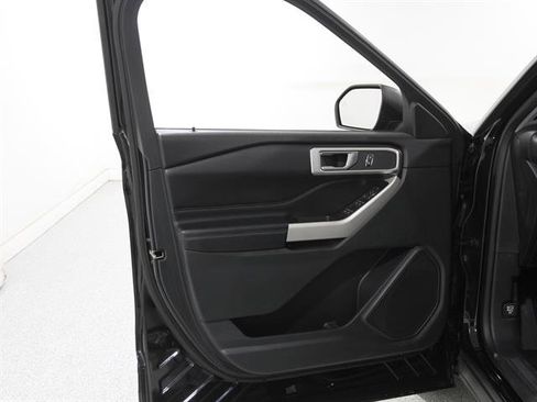 Certified 2021 Ford Explorer XLT w/ Equipment Group 202A image 5