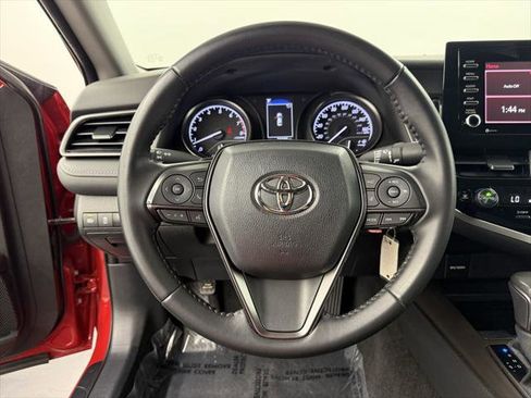 Certified 2022 Toyota Camry SE image 19