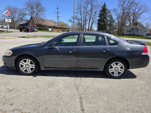 Used 2010 Chevrolet Impala LT w/ Luxury Edition Package FWD image 3