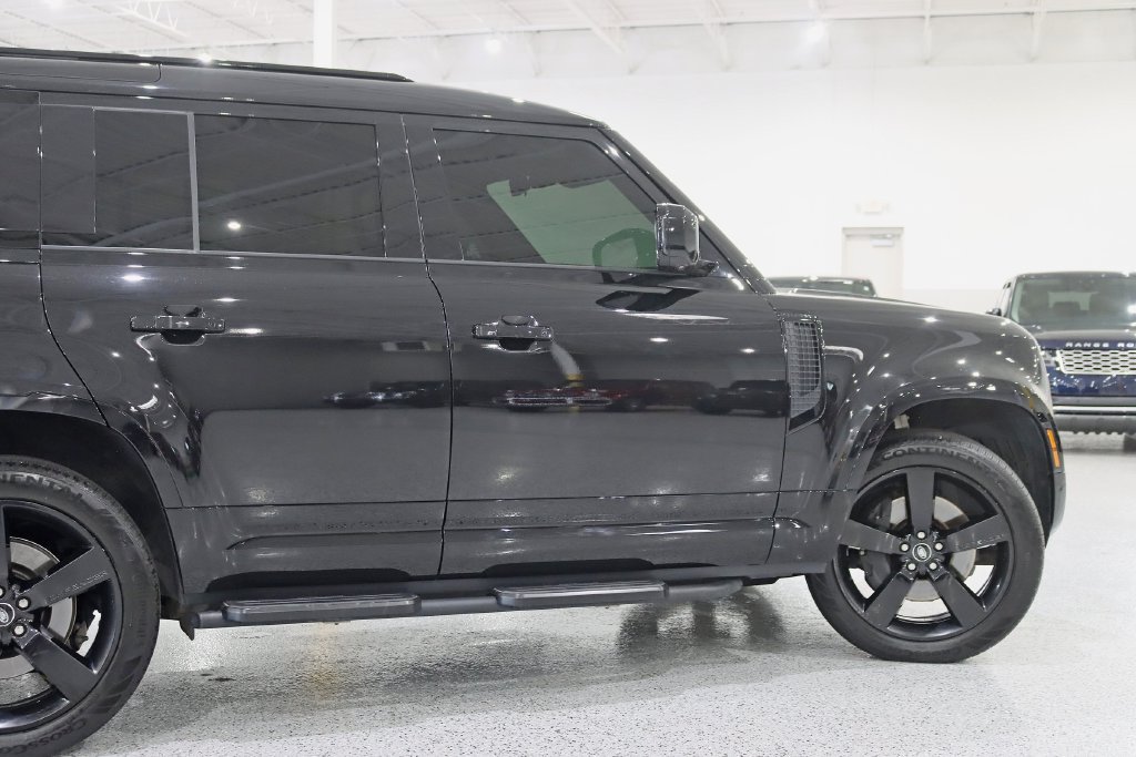 Used 2025 Land Rover Defender 110 X-Dynamic SE AWD/4WD image 12