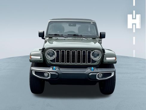 Used 2024 Jeep Wrangler Unlimited Sahara w/ Technology Group AWD/4WD image 2