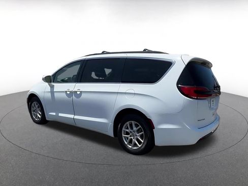 Used 2022 Chrysler Pacifica Touring-L FWD image 10