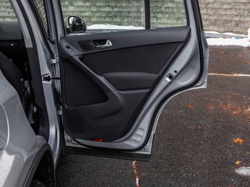 Used 2017 Volkswagen Tiguan Limited w/ Premium Package image 14