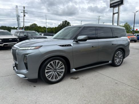 Used 2025 INFINITI QX80 Sensory AWD/4WD image 2