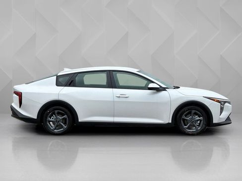 New 2026 Kia K4 LXS image 4