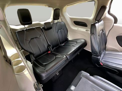 Used 2023 Chrysler Pacifica Touring-L FWD image 56