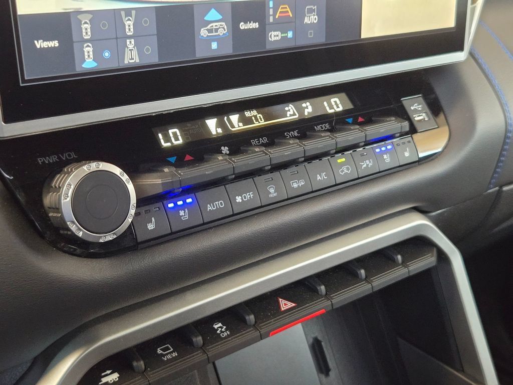 Used 2025 Toyota Sequoia Platinum AWD/4WD image 19