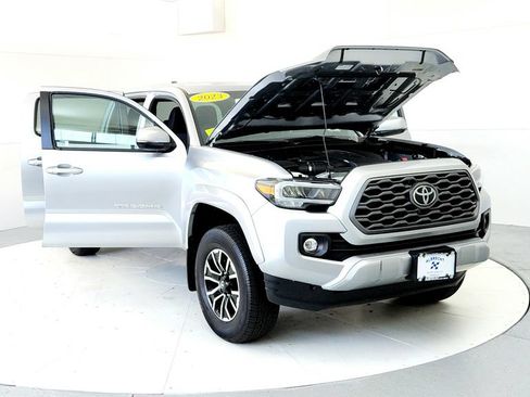 Certified 2023 Toyota Tacoma TRD Sport w/ Technology Package AWD/4WD image 9
