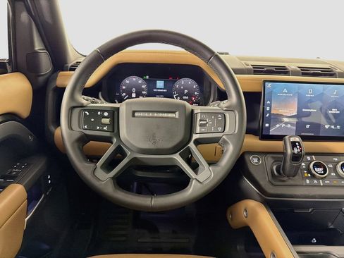 Certified 2025 Land Rover Defender 110 X-Dynamic SE AWD/4WD image 24