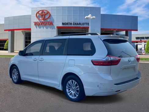 Used 2017 Toyota Sienna XLE w/ XLE Navigation Package FWD image 4