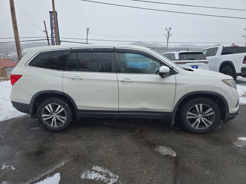 Used 2017 Honda Pilot EX image 7