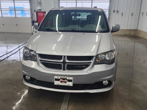 Used 2017 Dodge Grand Caravan GT image 2