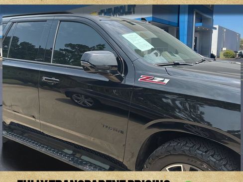 Used 2022 Chevrolet Tahoe Z71 w/ Luxury Package AWD/4WD image 8