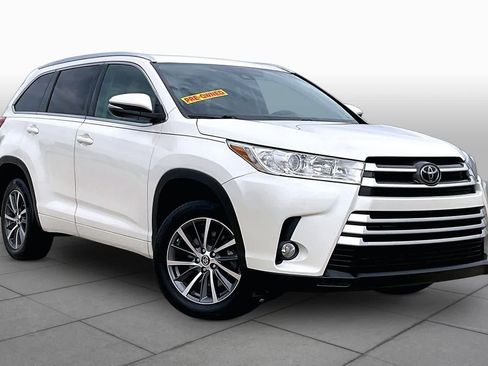 Used 2018 Toyota Highlander XLE FWD image 3
