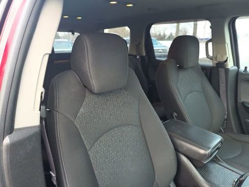 Used 2015 GMC Acadia SLE image 10