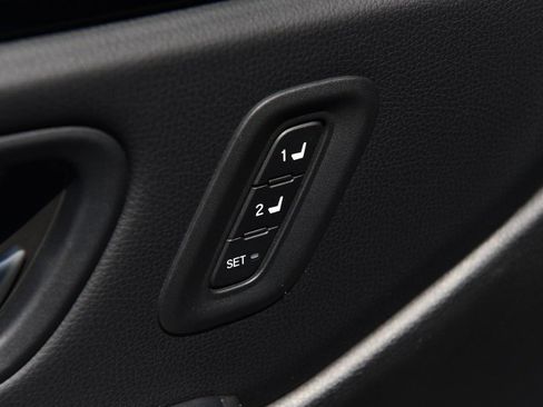 Certified 2025 Honda Pilot Touring image 9