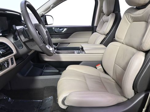 Used 2023 Lincoln Navigator Reserve w/ Monochromatic Package image 13