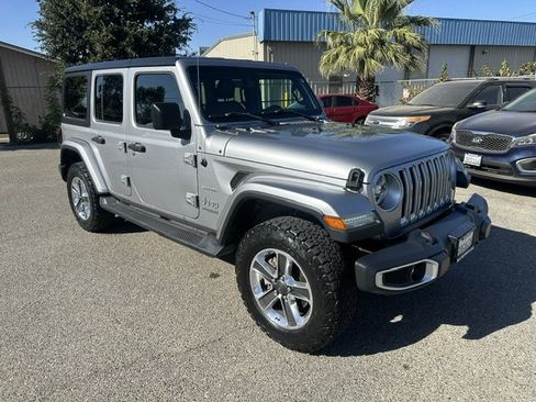 Used 2018 Jeep Wrangler Unlimited Sahara AWD/4WD image 16