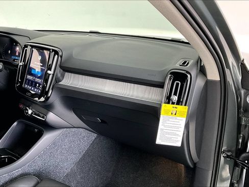 New 2026 Volvo XC40 B5 Plus w/ Climate Package AWD/4WD image 13