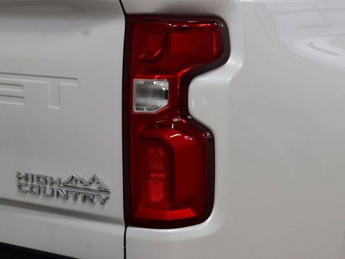 Used 2024 Chevrolet Silverado 2500 High Country w/ High Country Premium Package image 6