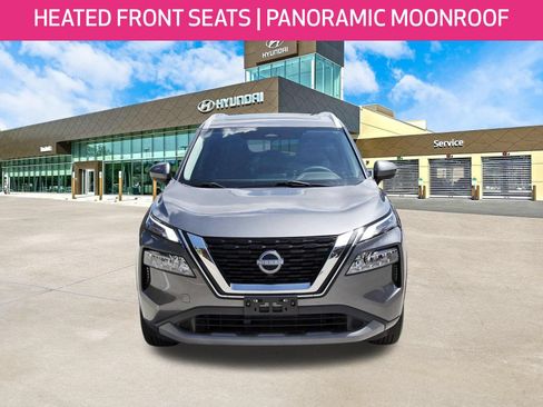 Used 2022 Nissan Rogue SV w/ SV Premium Package FWD image 2