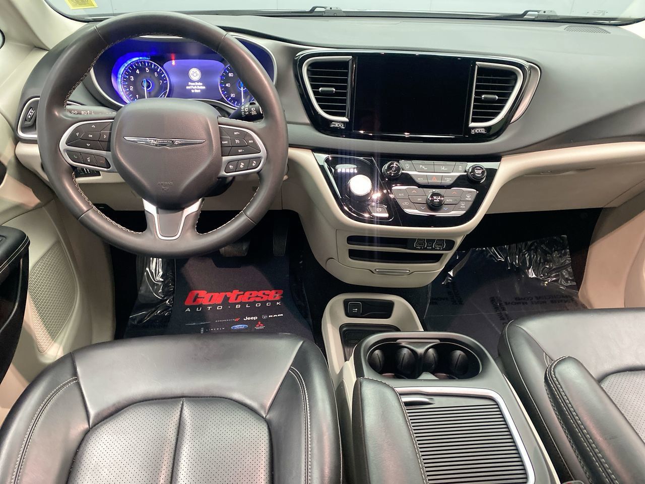 Used 2023 Chrysler Pacifica Touring-L FWD image 15