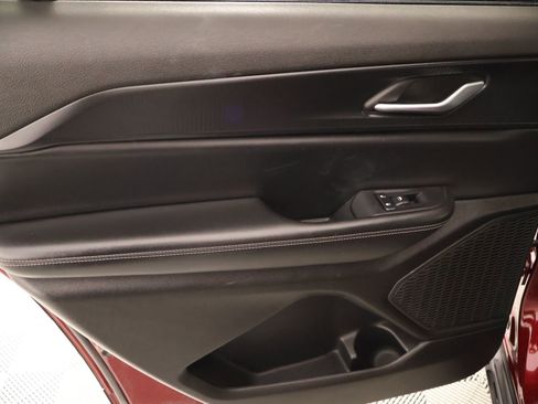 Used 2023 Jeep Grand Cherokee L Laredo image 16