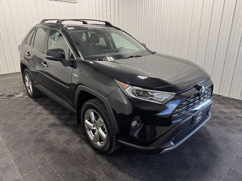 Used 2020 Toyota RAV4 Limited AWD/4WD image 2