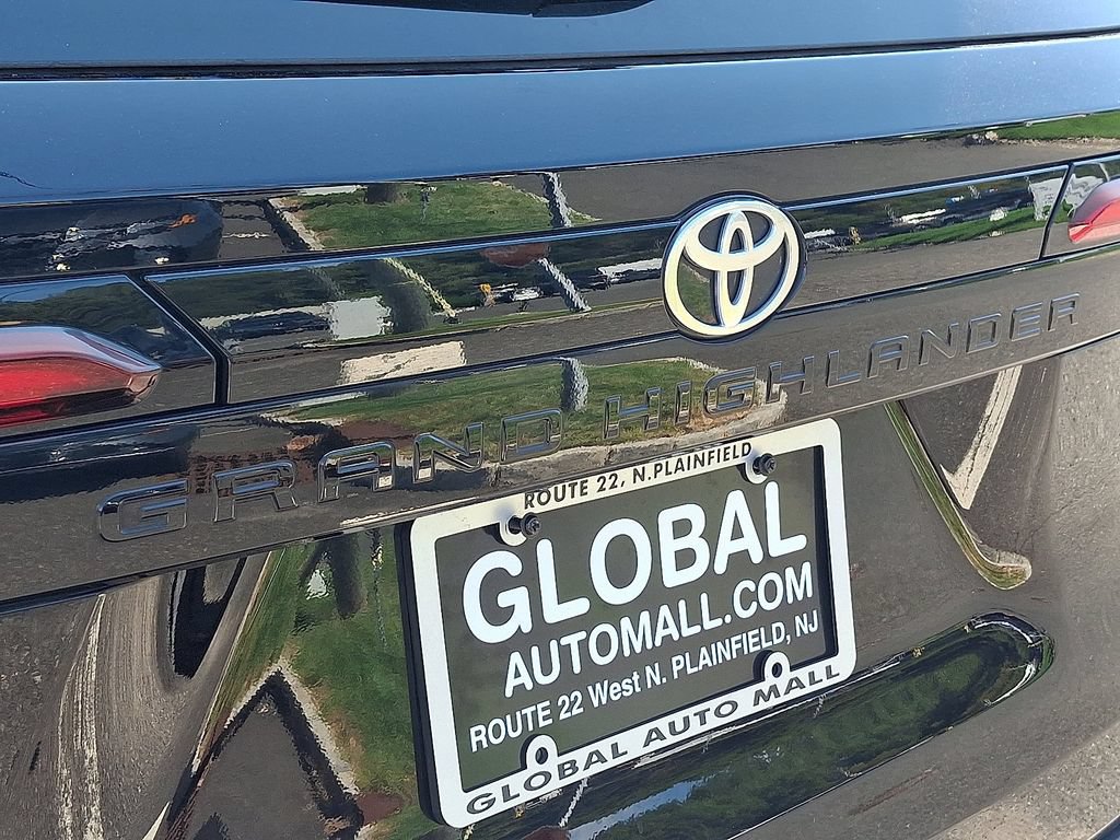 Used 2025 Toyota Grand Highlander AWD image 30