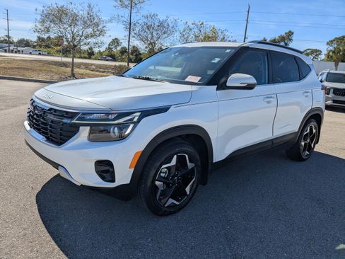 Certified 2025 Kia Seltos EX w/ EX Sunroof Package image 9