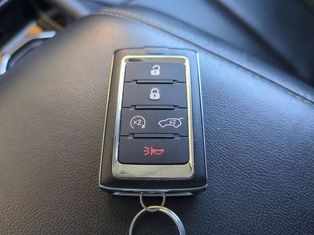 Used 2023 Jeep Grand Cherokee L Limited w/ Black Appearance Package AWD/4WD image 29