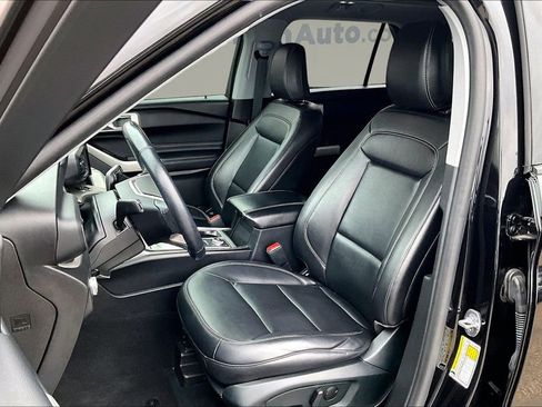 Used 2021 Ford Explorer XLT w/ Equipment Group 202A image 22