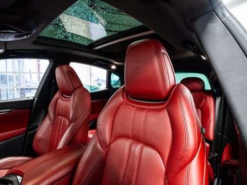 Used 2018 Maserati Levante S GranSport image 42