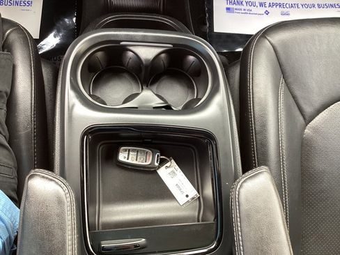 Used 2021 Chrysler Pacifica Touring-L w/ Uconnect Theater Family Group image 29