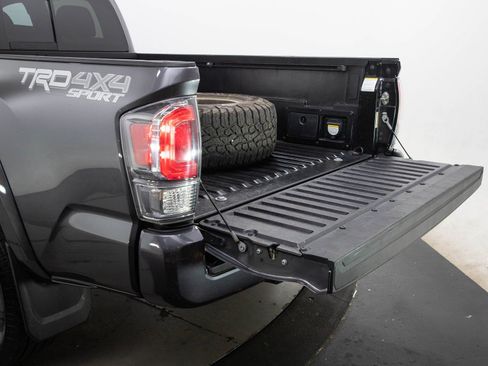 Used 2020 Toyota Tacoma TRD Sport AWD/4WD image 9